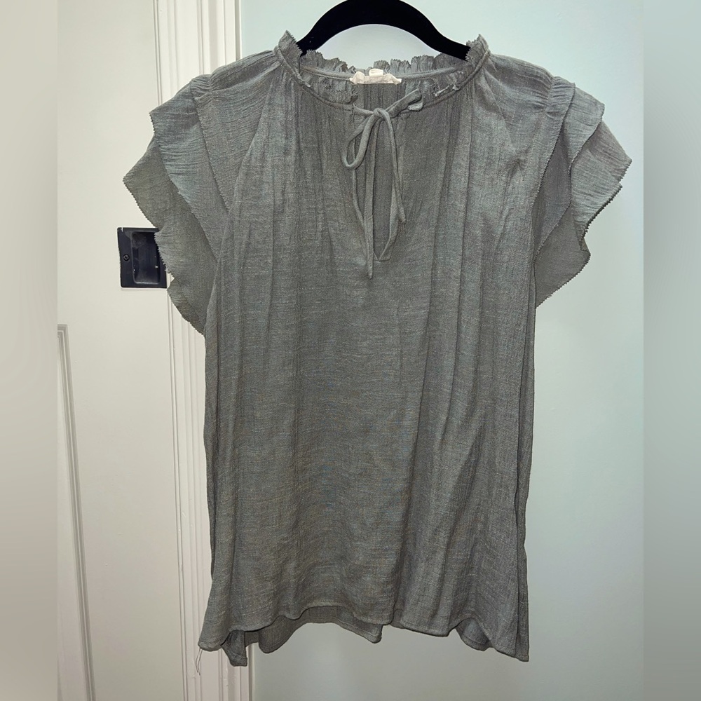 EE:Some flutter sleeve blouse